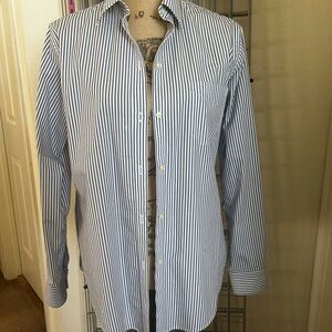 Brooks Brothers Classic Women’s Blue and White Striped Button-Up Shirt. EUC